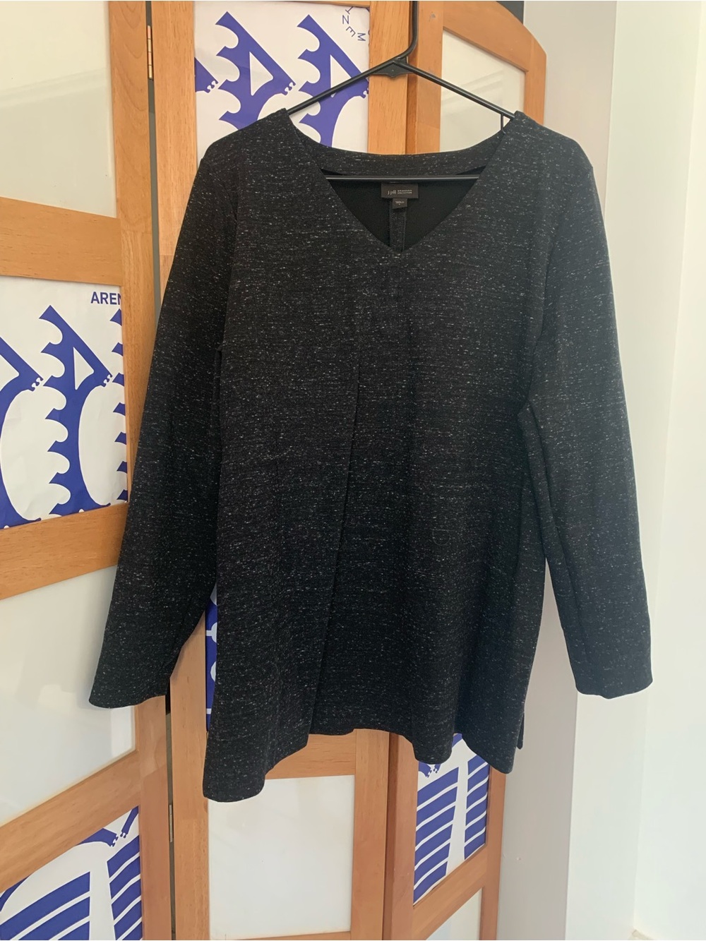 J.Jill black v-necked speckled sweater with side slits